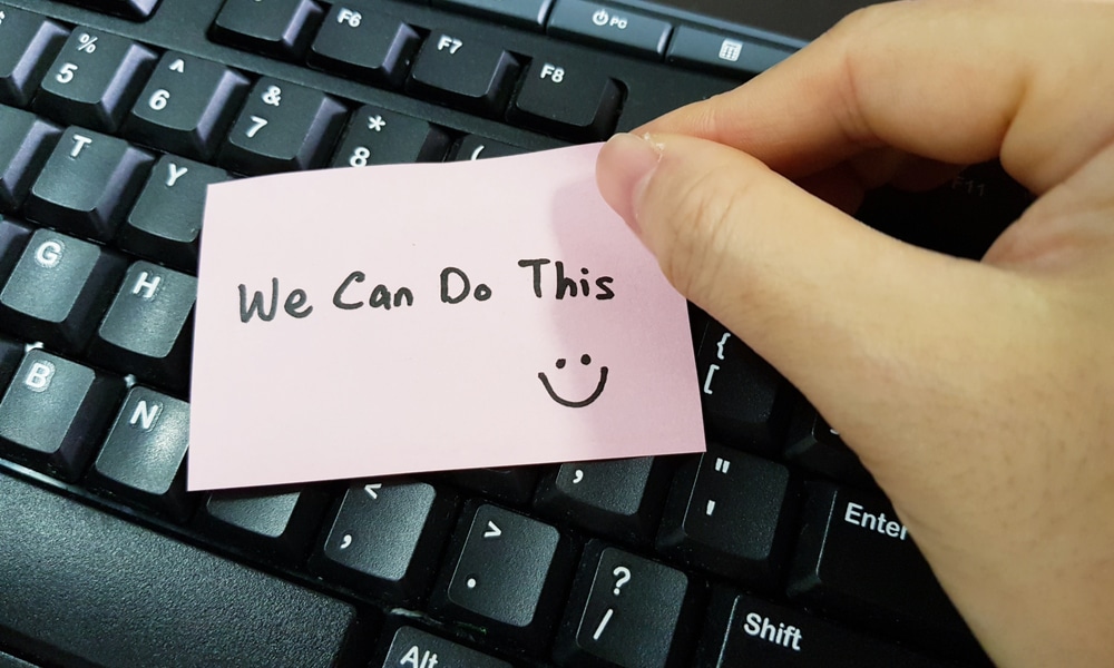 sticky note on keyboard saying "we can do this"